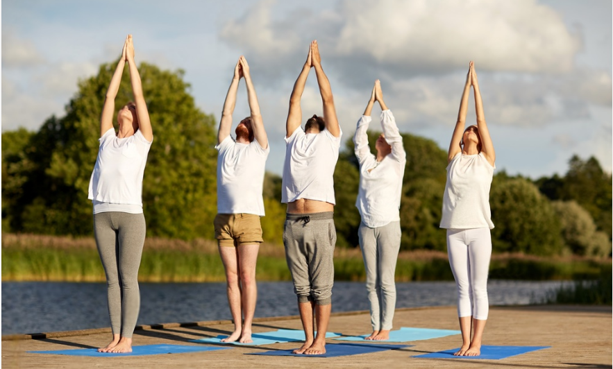 Hastauttanasana (Raised Arms Pose/Upward Salute)